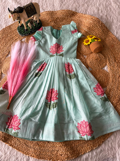 Lotus Gilrs short gown❤️